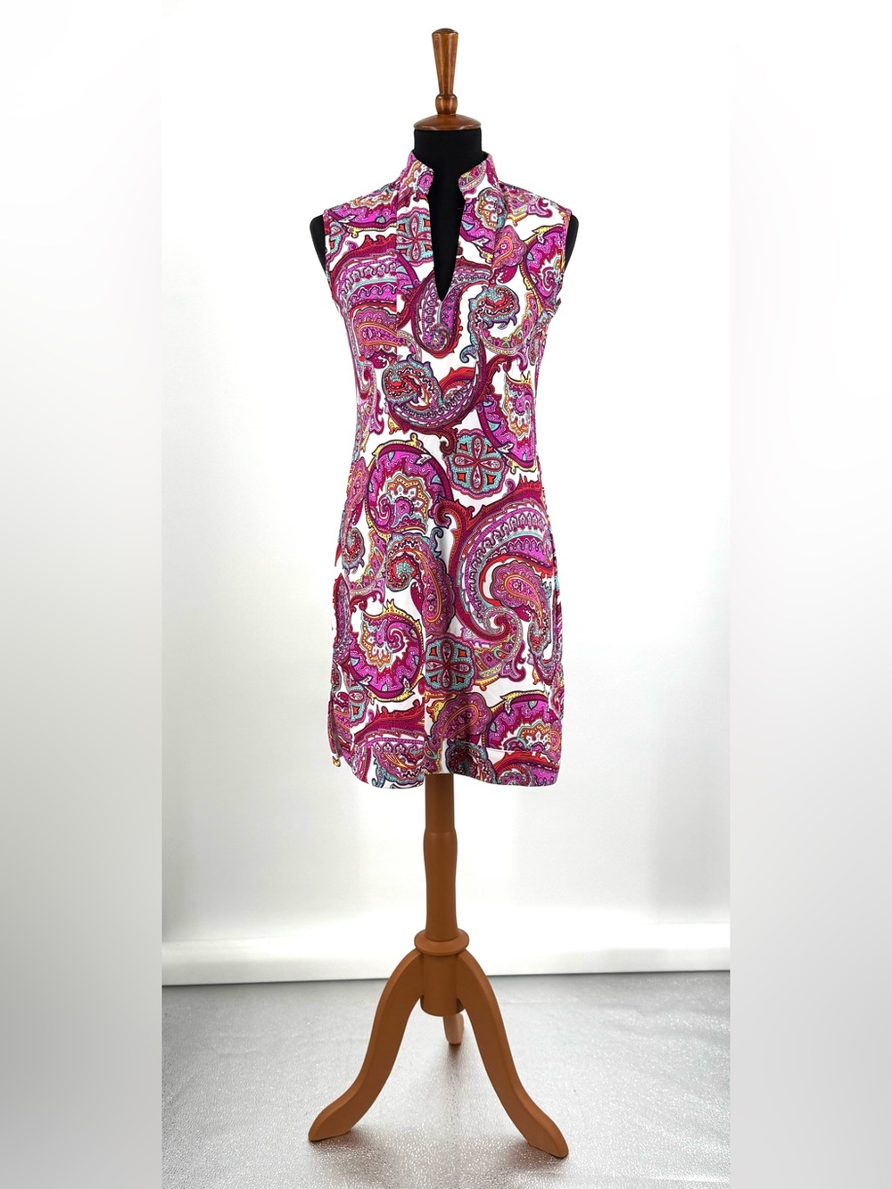 Jude Connally Pink Multicolored Paisley Split V-Neckline Size S